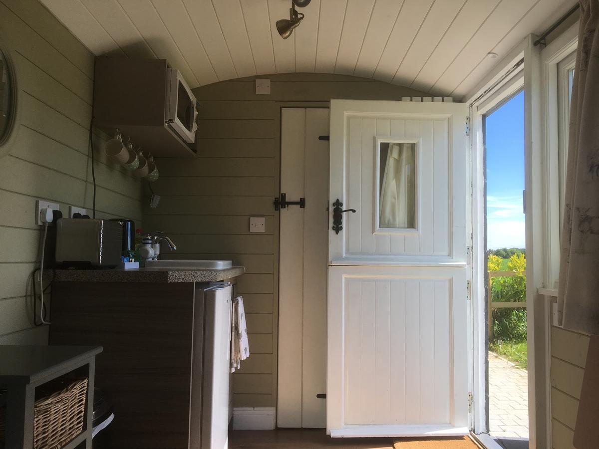 Shepherd'S Hut At Puttocks Farm Villa Great Dunmow Exterior photo